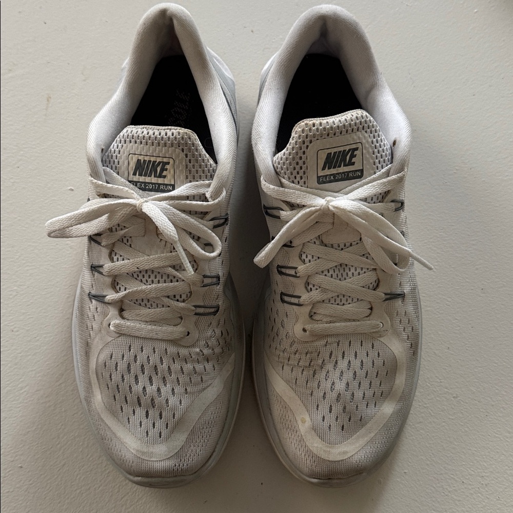 Nike Flex 2017 White Sneakers
